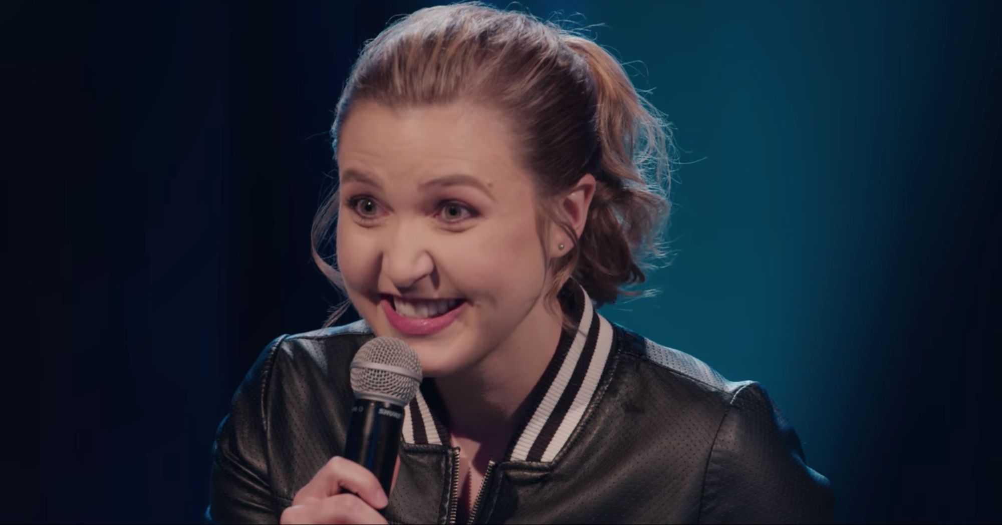 Taylor Tomlinson performing her set for The Comedy Lineup